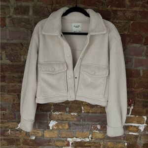 Abercrombie & Fitch Cropped Sherpa Jacket